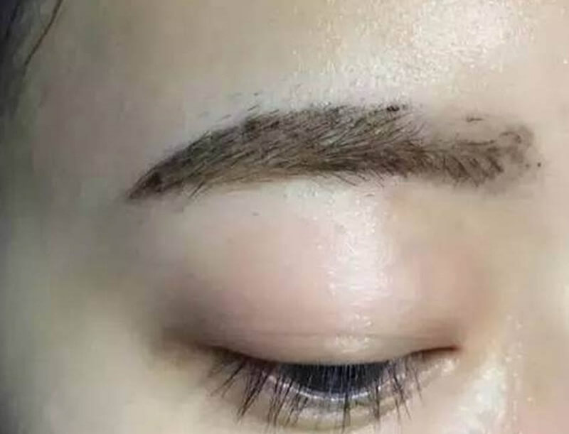 纹半永久雾眉反色期是什么意思？